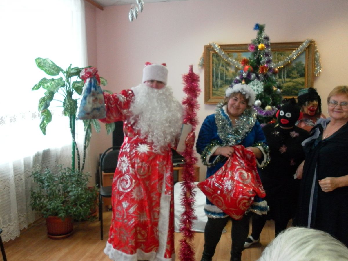 Студенты Ковылкинского филиала и коллектив дом-интерната провели новогодний концерт