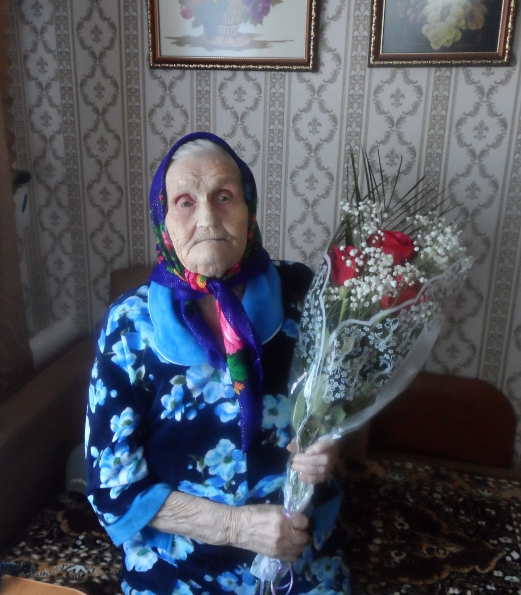 90-летний юбилей труженицы тыла, ветерана труда Макаевой Натальи Семеновны.