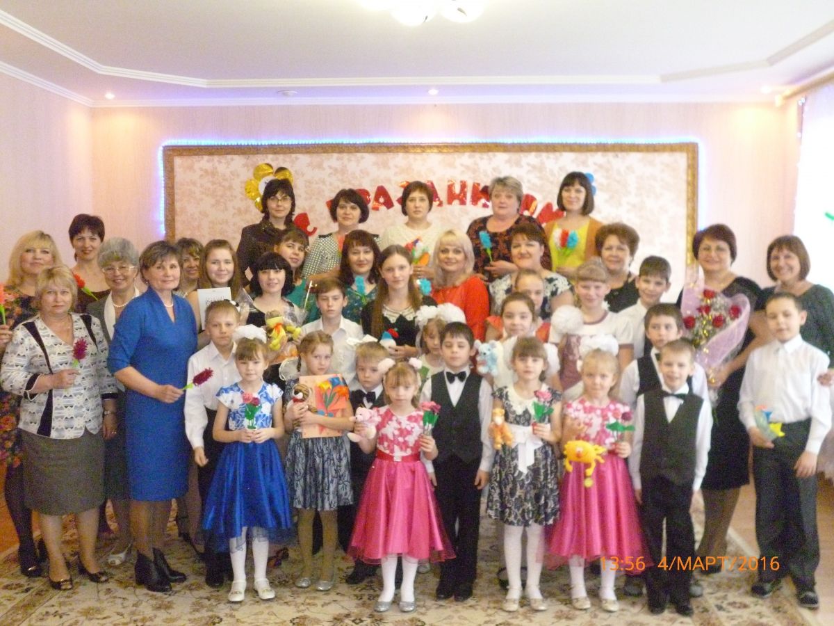 В первый день Весны в РЦ «Солнышко» прошли праздничные мероприятия, посвященные Международному женскому дню.