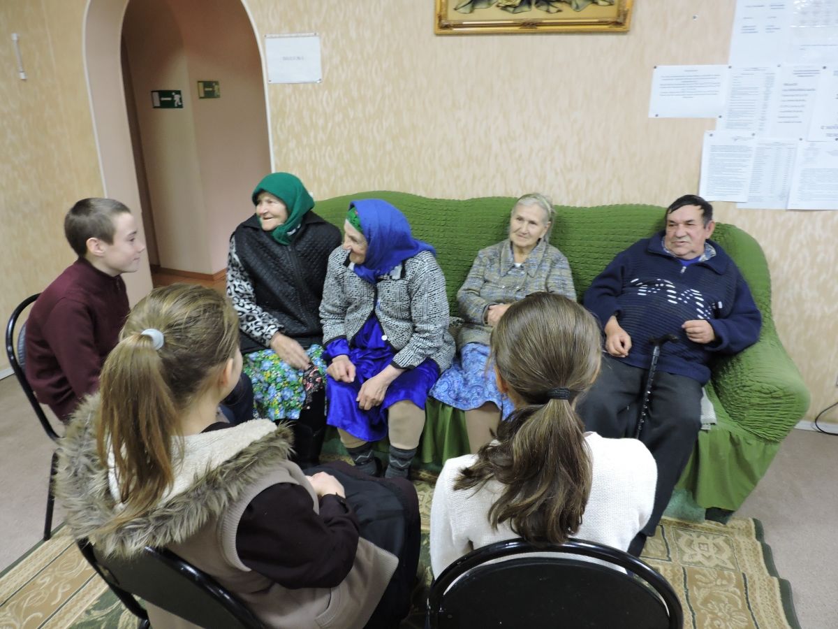 Общение с волонтерами в Новочадовском филиале ГБОСУСОССЗН РМ «Заречный дом интернат для престарелых и инвалидов».