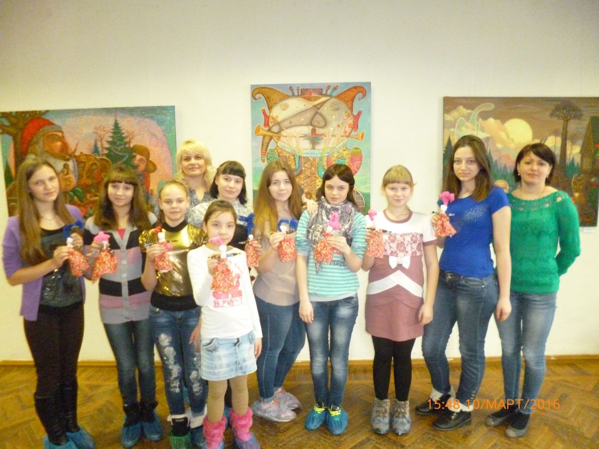 Воспитанники РЦ "Солнышко" посетили Выставочный зал города Рузаевки.