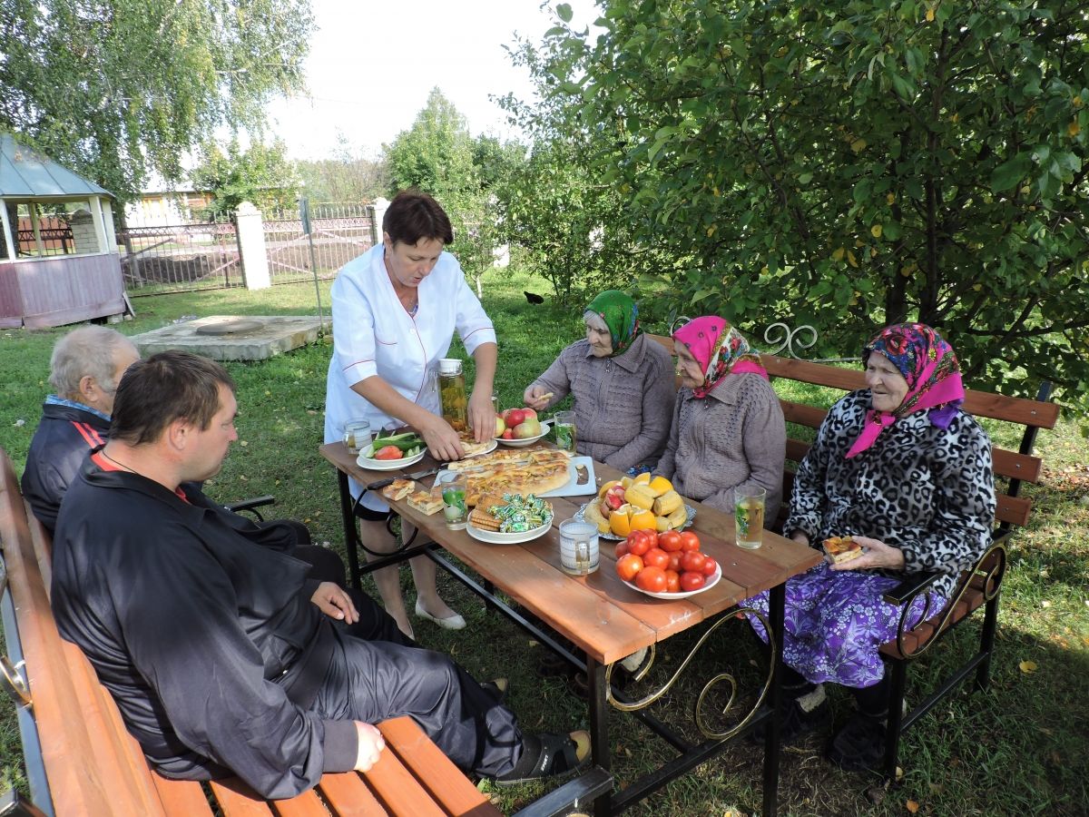 «Яблочный Спас» в Новочадовском филиале  ГБСУСОССЗН РМ «Заречный дом-интернат для престарелых и инвалидов»