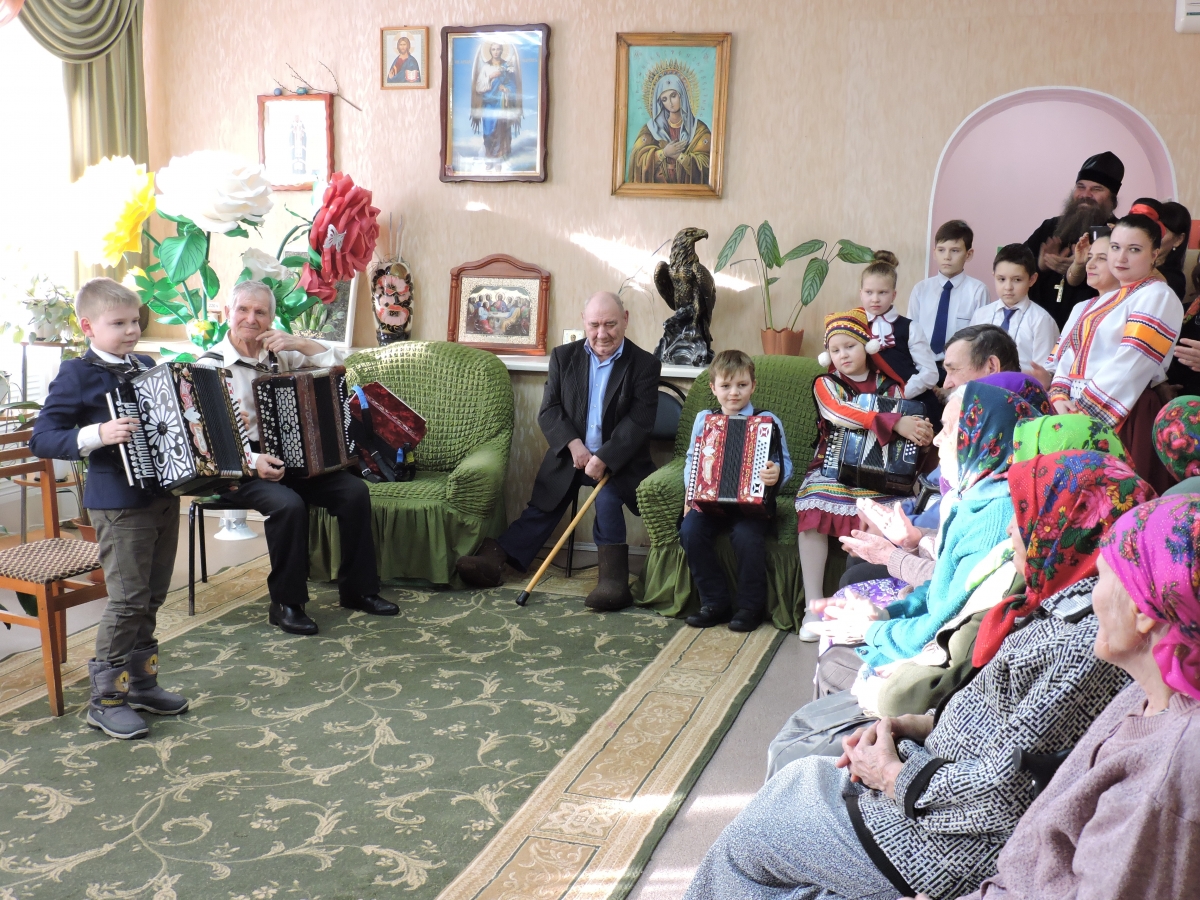 Концерт в Новочадовском филиале ГБСУСОССЗНРМ «Заречный дом-интернат для престарелых и инвалидов»