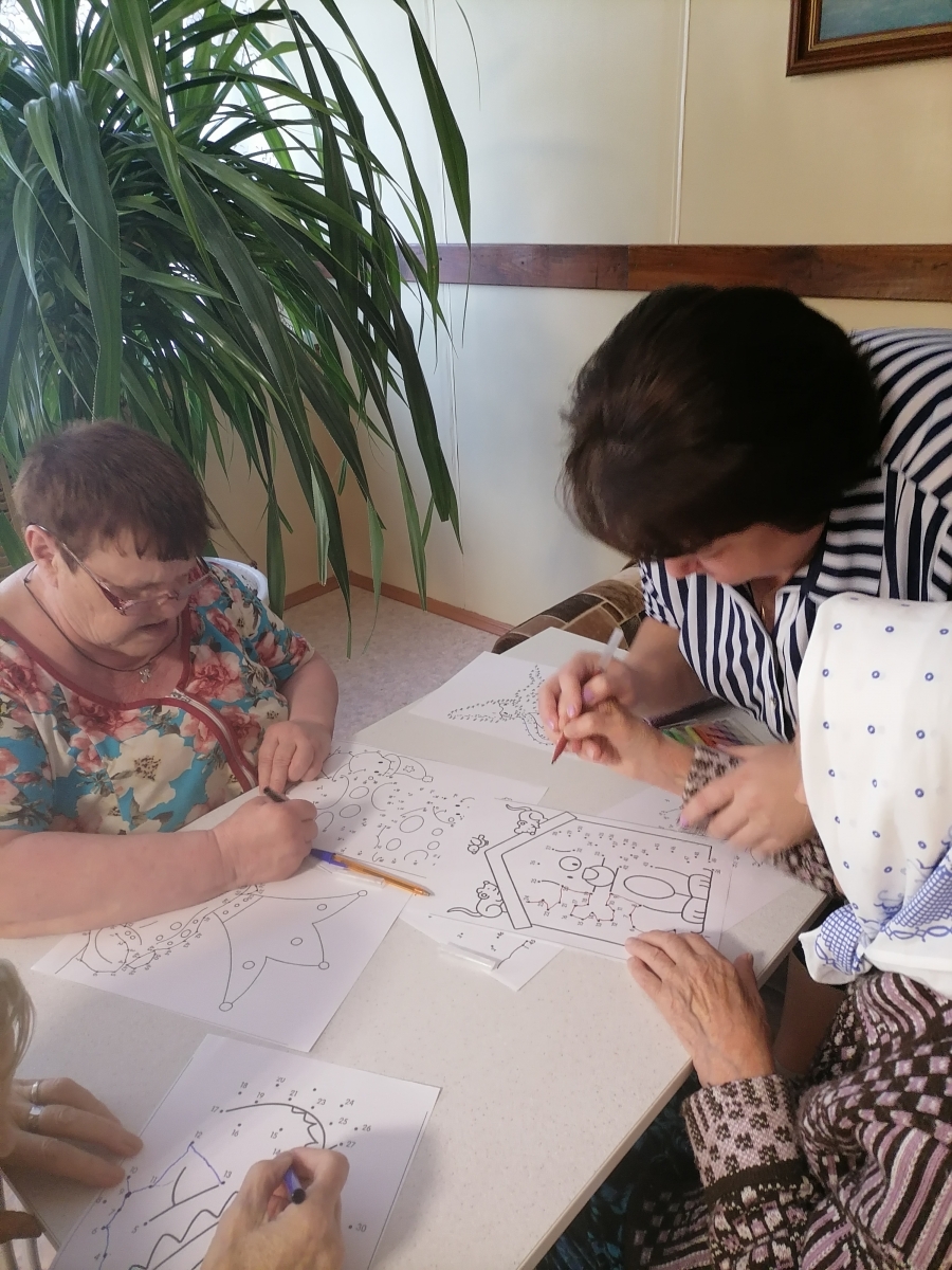 Рисование по точкам в Старошайговском филиале ГБСУСОССЗН РМ «Заречный дом-интернат для престарелых и инвалидов»