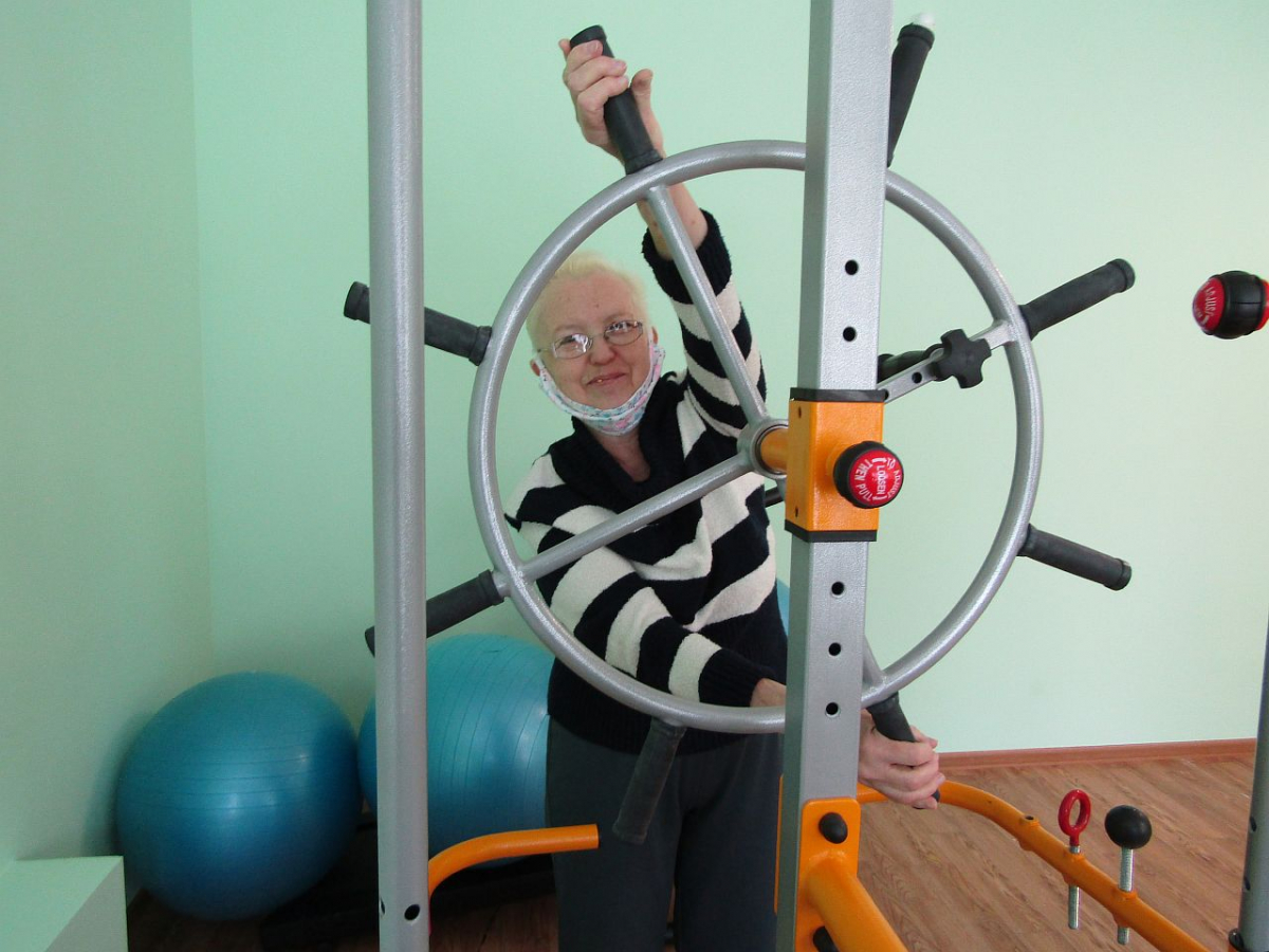Занятия физической культурой в отделении дневного пребывания пенсионеров и инвалидов