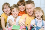 В преддверии нового учебного года малоимущие семьи с детьми получают канцелярские принадлежности и средства гигиены