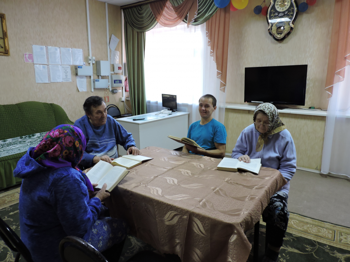 Литературный час «Как молоды мы были» в Новочадовском филиале ГБСУСОССЗН РМ «Заречный дом-интернат для престарелых и инвалидов»