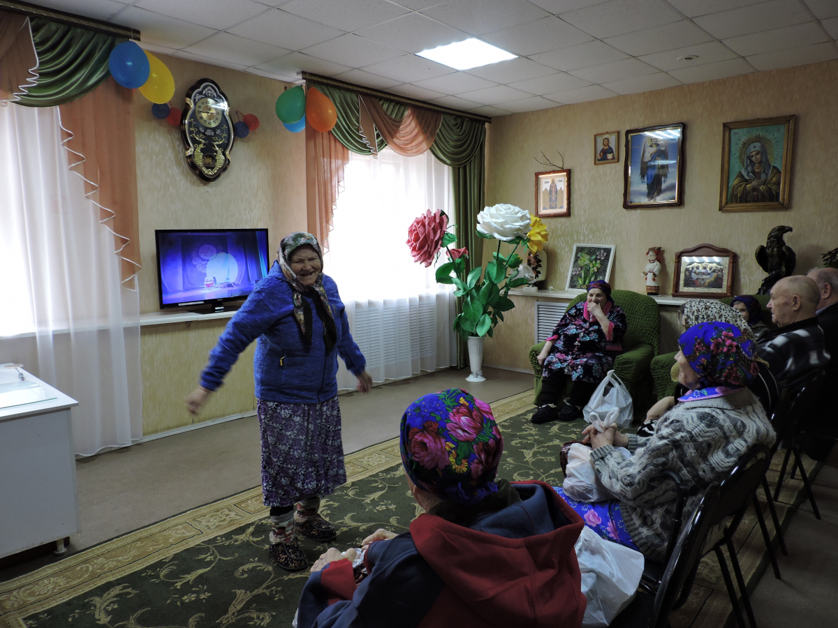 Просмотр праздничного концерта в Новочадовском филиале ГБСУСОССЗНРМ «Заречный дом-интернат для престарелых и инвалидов»