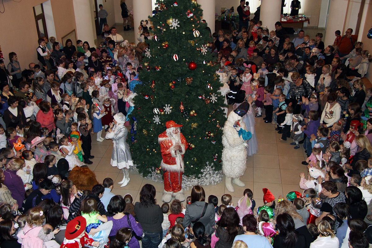 Новогоднее представление для детей — сирот  и детей находящихся под опекой.