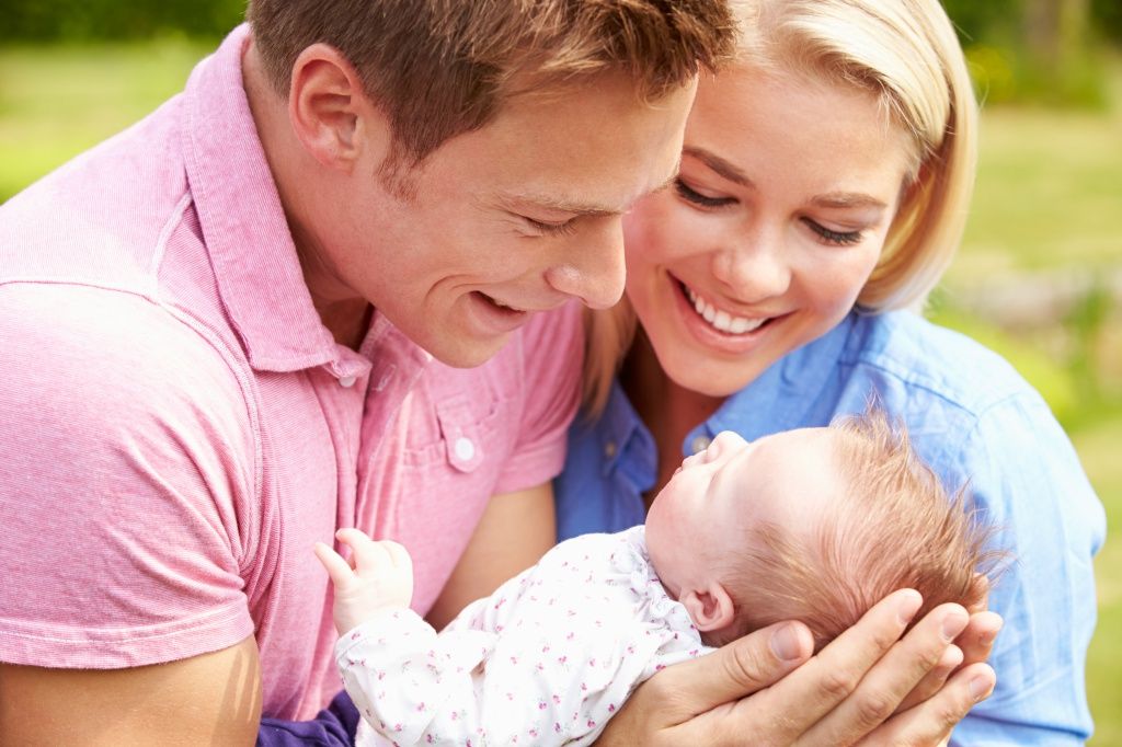 Государственная поддержка семей при рождении (усыновлении) первого ребенка
