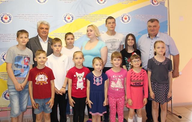 Сенатор Петр Тултаев в гостях у воспитанников приюта
