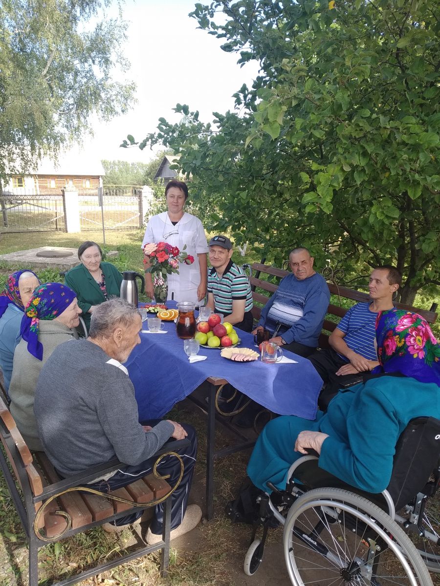 Праздник «Яблочный спас» в Новочадовском филиале  ГБСУСОССЗНРМ «Заречный дом-интернат для престарелых и инвалидов»
