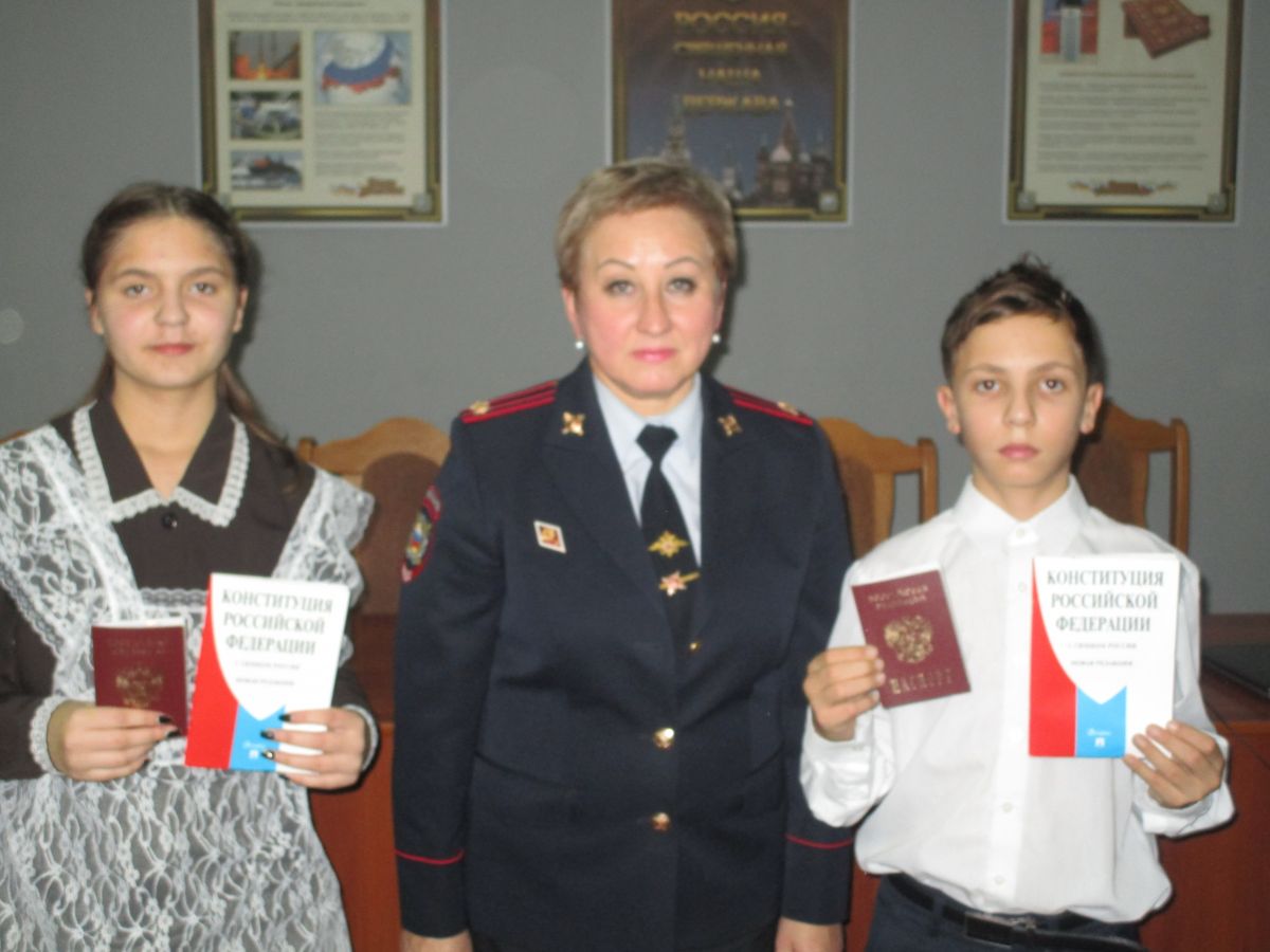 «Мы – граждане России»: торжественное вручение паспорта гражданина Российской Федерации