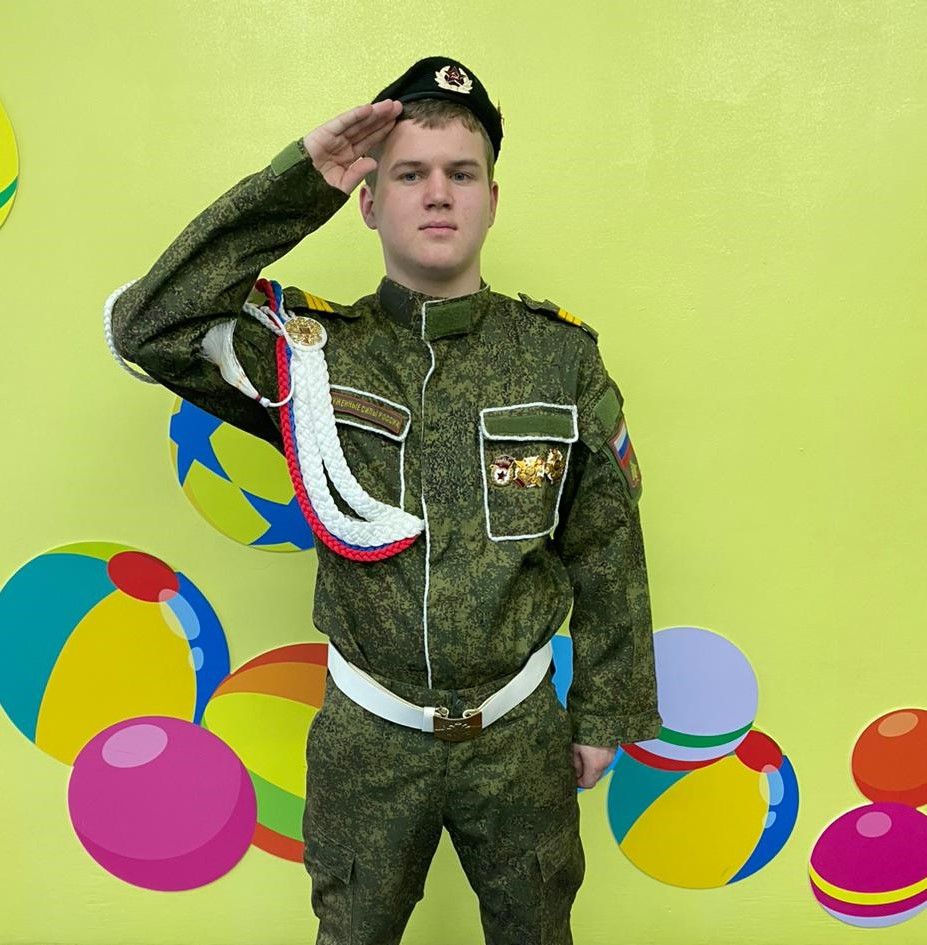Российский солдат умом и силой богат