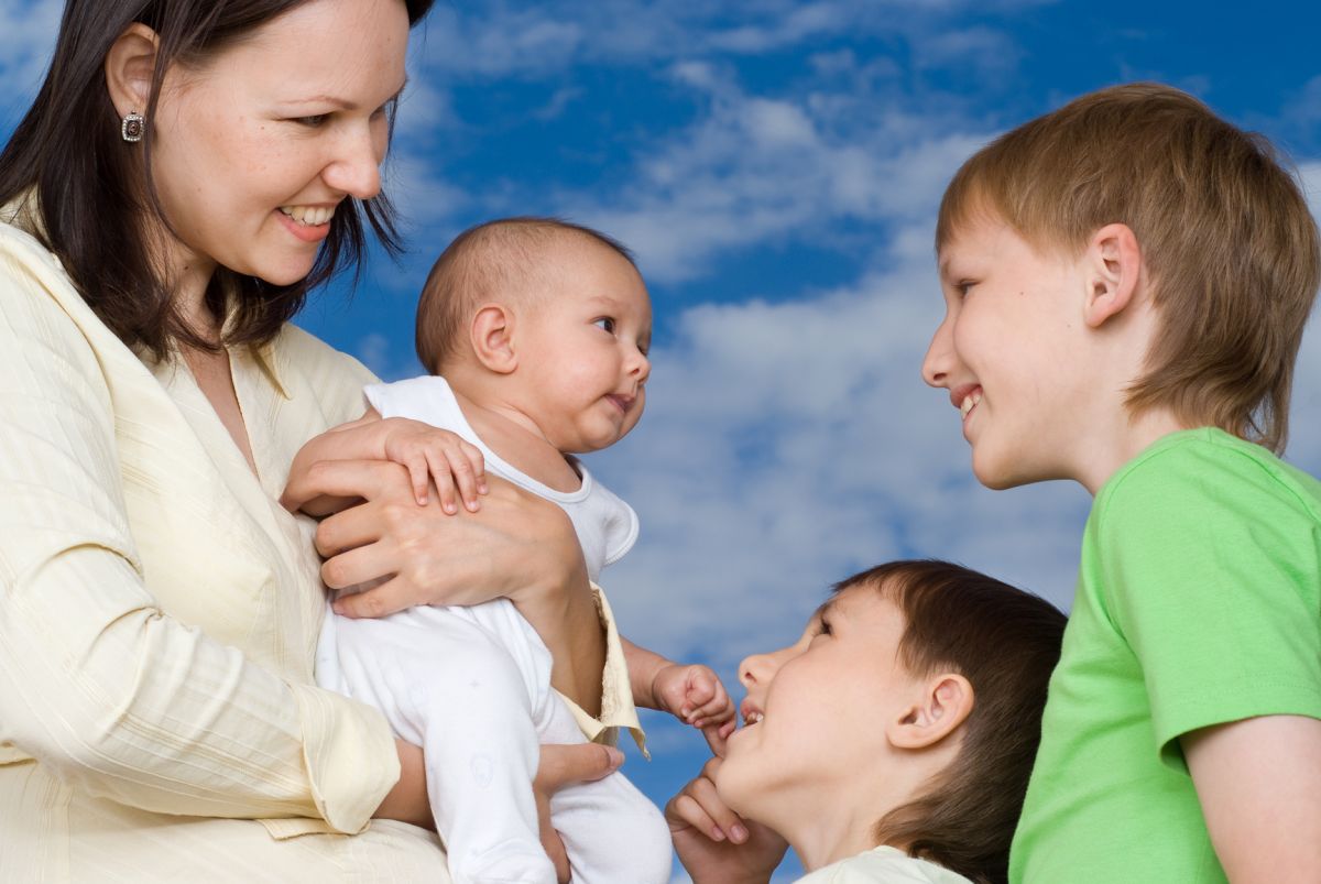 Порядок предоставления ежемесячной денежной выплаты при рождении (усыновлении) третьего и последующих детей