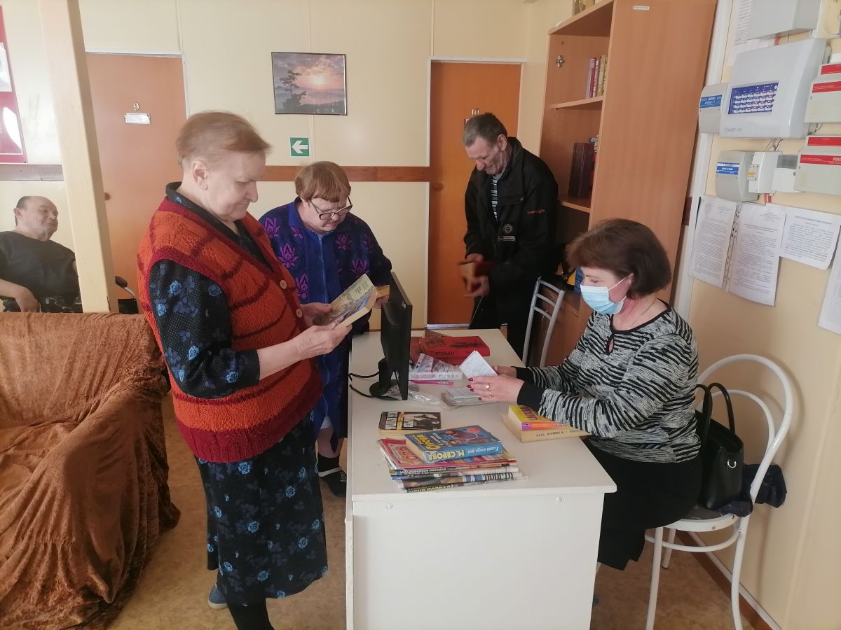 Чтение любимых книг в Старошайговском филиале ГБСУ СОССЗН РМ «Заречный дом-интернат для престарелых и инвалидов»