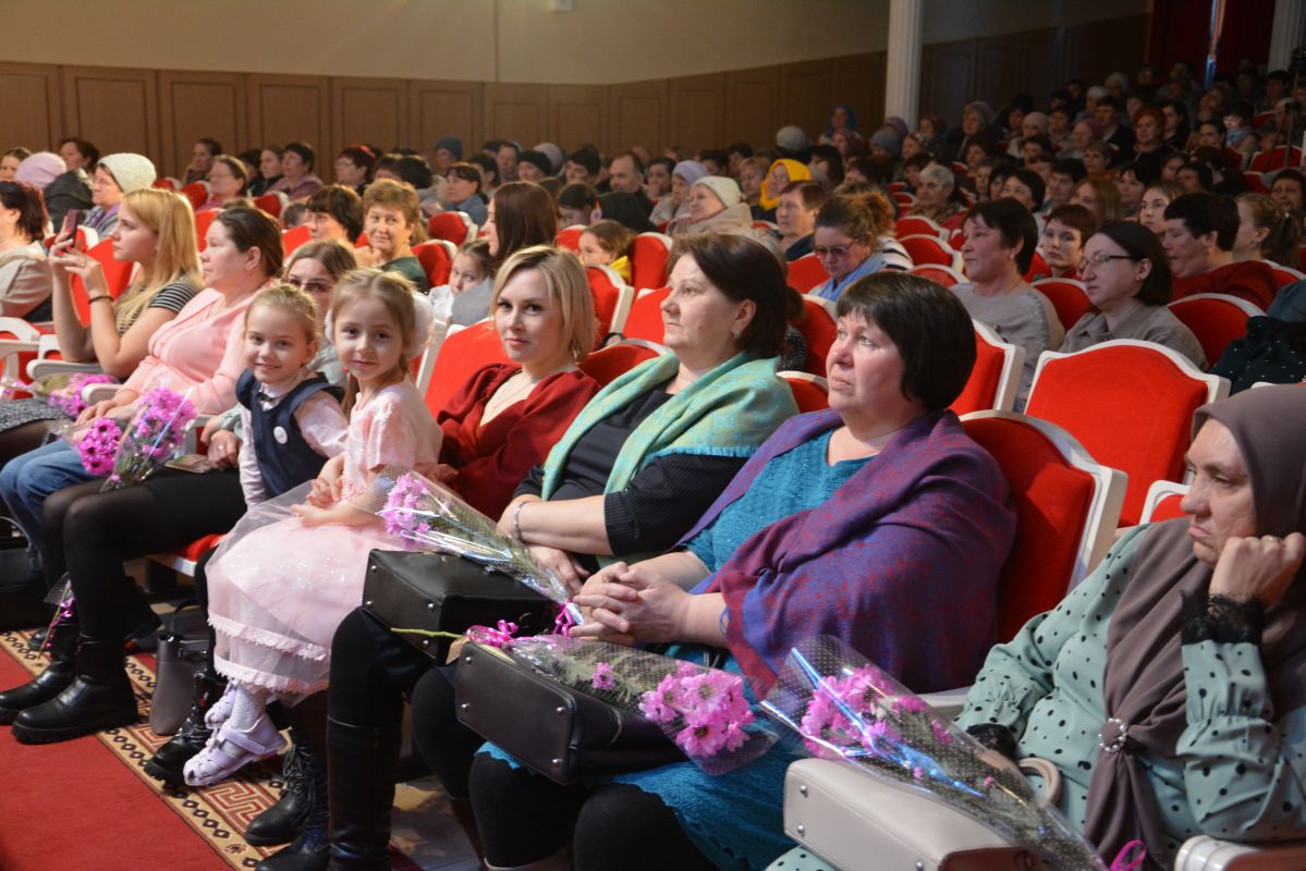 Праздничный концерт в Районном доме культуры с. Атюрьево, посвященный Международному женскому дню 8 марта