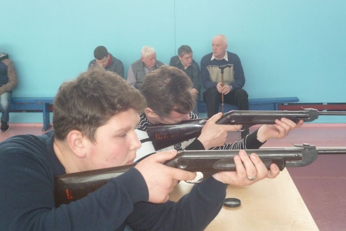 Соревнования по стрельбе из пневматической винтовки среди инвалидов.