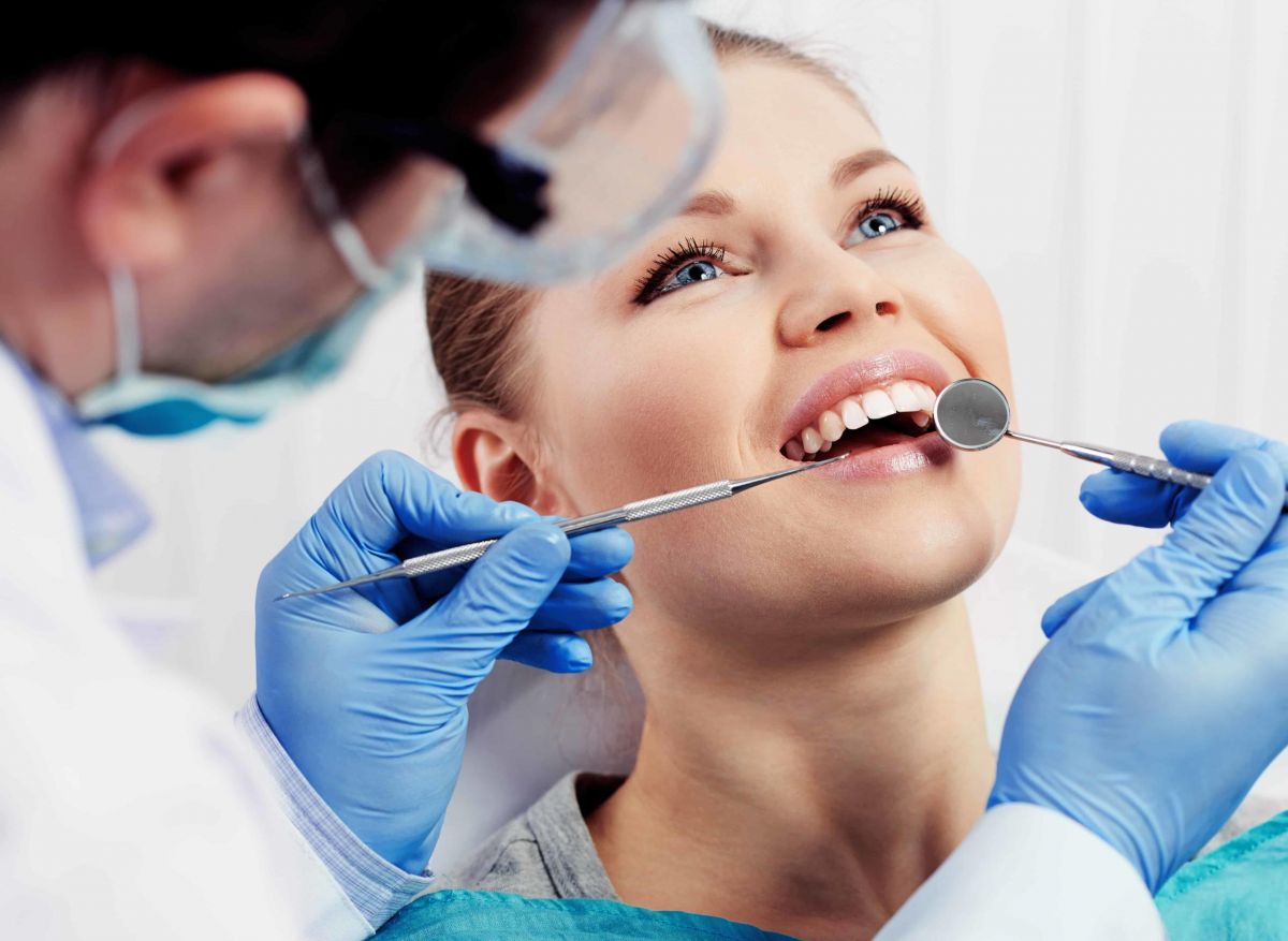 Все, что нужно знать об отбеливании зубов: преимущества и недостатки