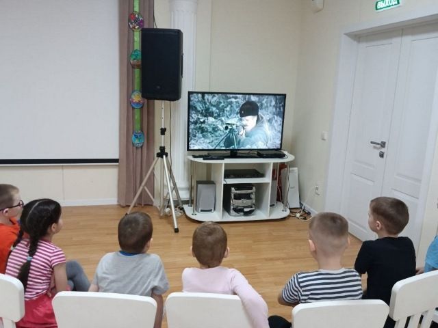Кинолекторий на тему Великой Отечественной войны для воспитанников детского приюта "Надежда" Кинолекторий на тему Великой Отечественной войны для воспитанников детского приюта "Надежда"