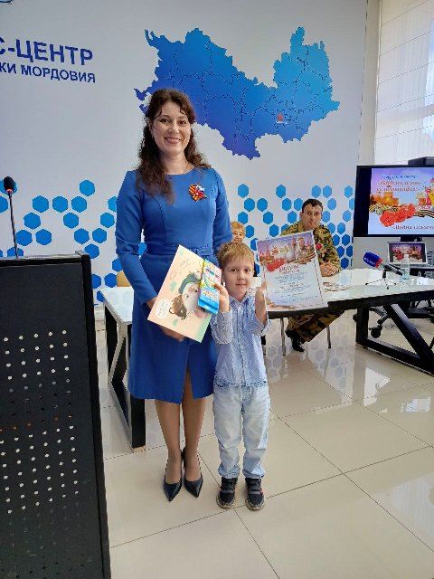 Награждение победителей творческого конкурса «Война глазами детей» Награждение победителей творческого конкурса «Война глазами детей»