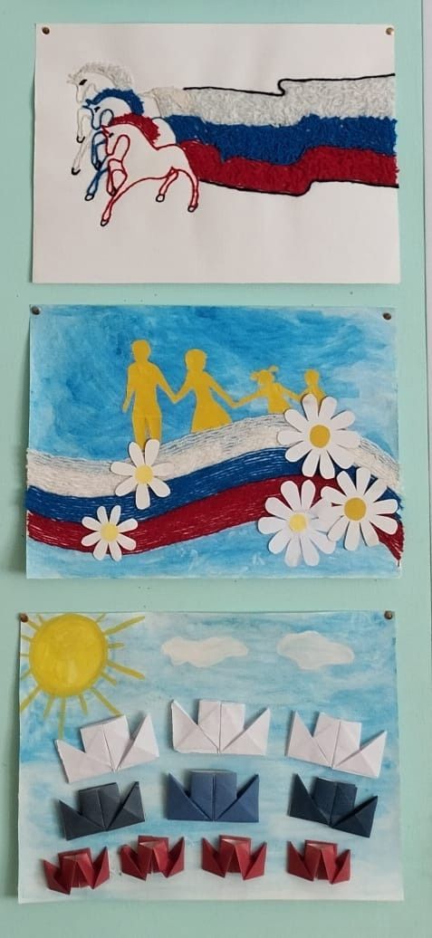 Ребята нашего детского дома совместно с педагогами оформили праздничную выставку посвящённую Дню России