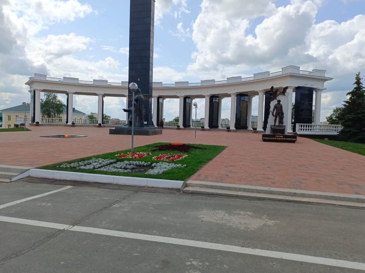 Памятный визит к мемориальному комплексу