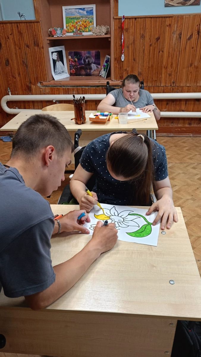 Сегодня ребята, под руководством воспитателя Силаевой И.М занимались творческой деятельностью