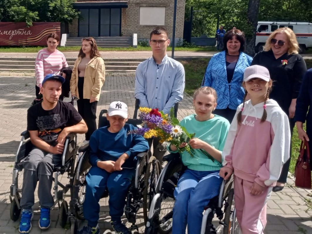 Сегодня вся наша страна отдаёт дань памяти погибшим во времена Великой Отечественной Войны