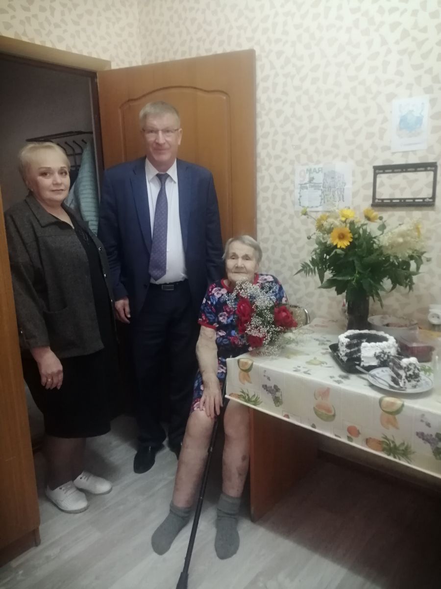 Сегодня, 2 июля 2025 г., Иовец Зинаида Митрофановна , проживающая в Ширингушском доме-интернате для престарелых, отмечает юбилей – 90 лет