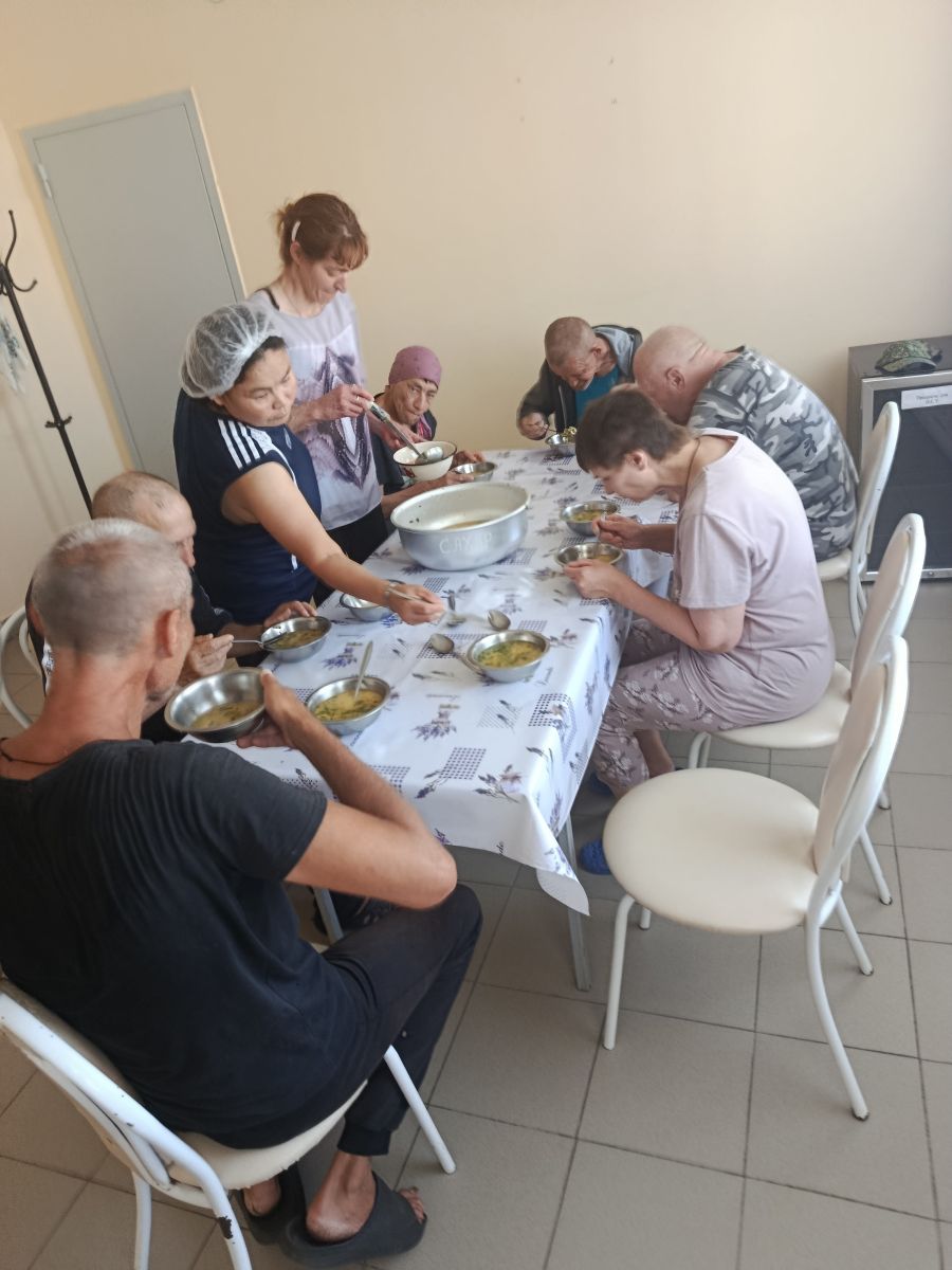 На улице установились жаркие дни и каждому хочется побаловать себя каким-нибудь прохладным и освежающим блюдом На улице установились жаркие дни и каждому хочется побаловать себя каким-нибудь прохладным и освежающим блюдом