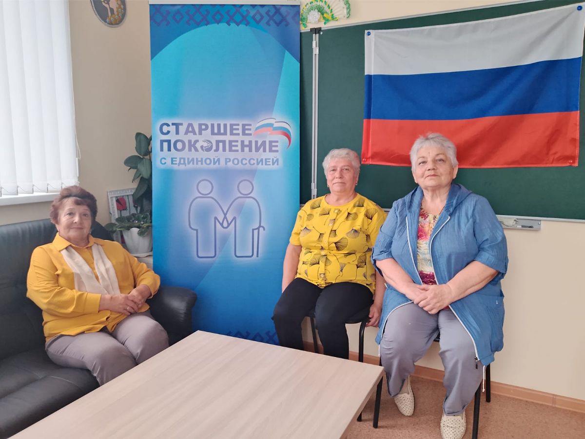 Информационный час «День Российского флага»