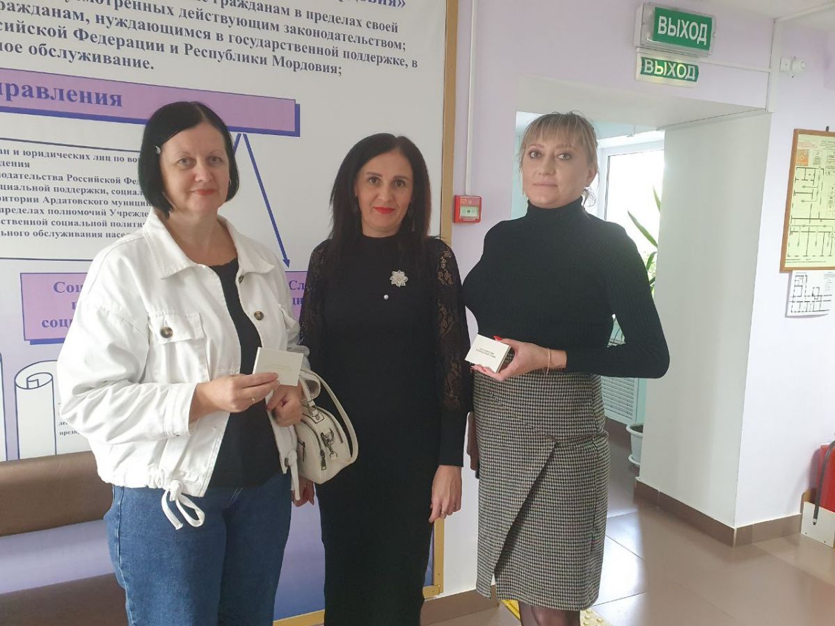 Продолжается работа по выдаче удостоверения многодетной семьи