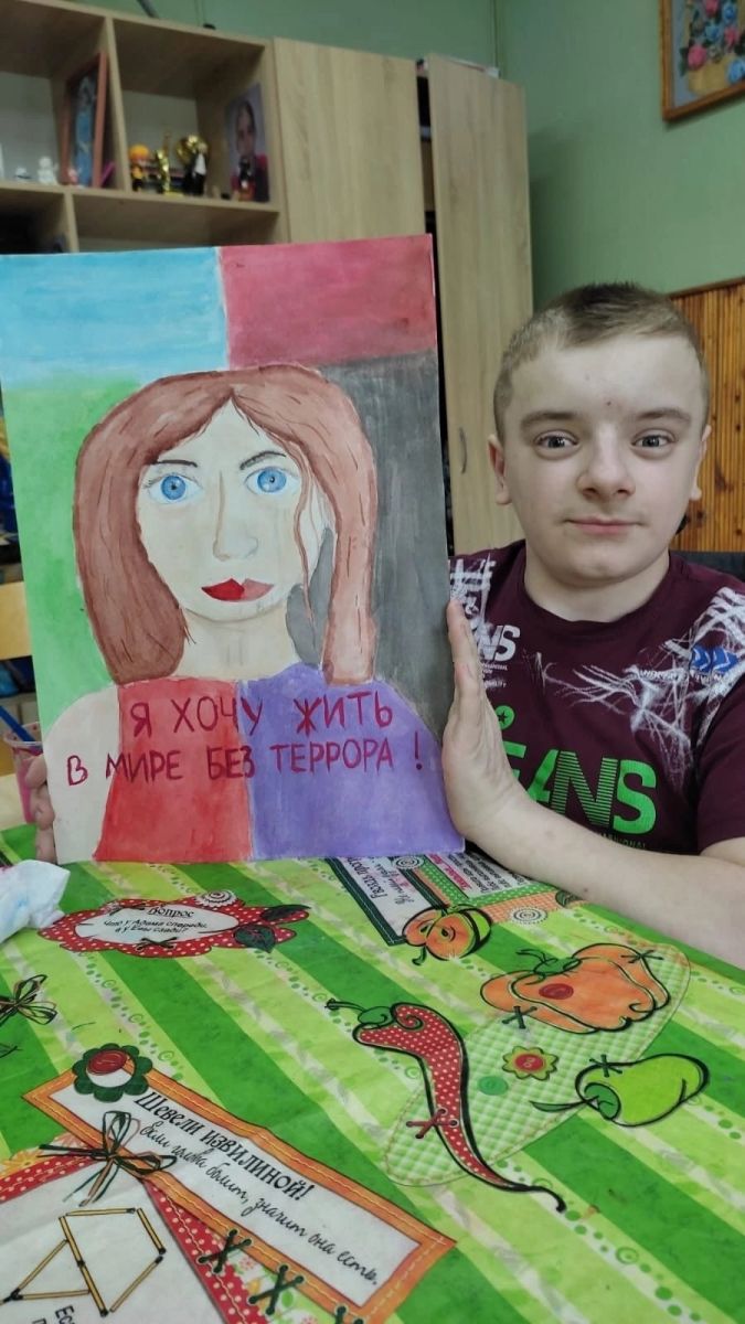 3 сентября ребята, под руководством воспитателей подготовили выставку творческих работ на тему "Мир без терроризма!"
