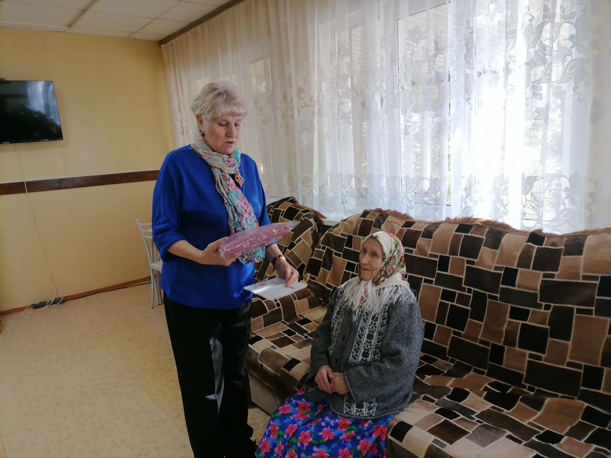 95 лет получателю социальных услуг Пугачевой Марии Сергеевне  в Старошайговском  филиале ГБСУСОН РМ «Заречный дом-интернат для престарелых и инвалидов»