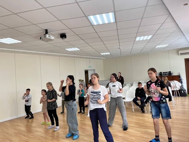 Мастер-класс по танцам для воспитанников приюта "Надежда" Мастер-класс по танцам для воспитанников приюта "Надежда"