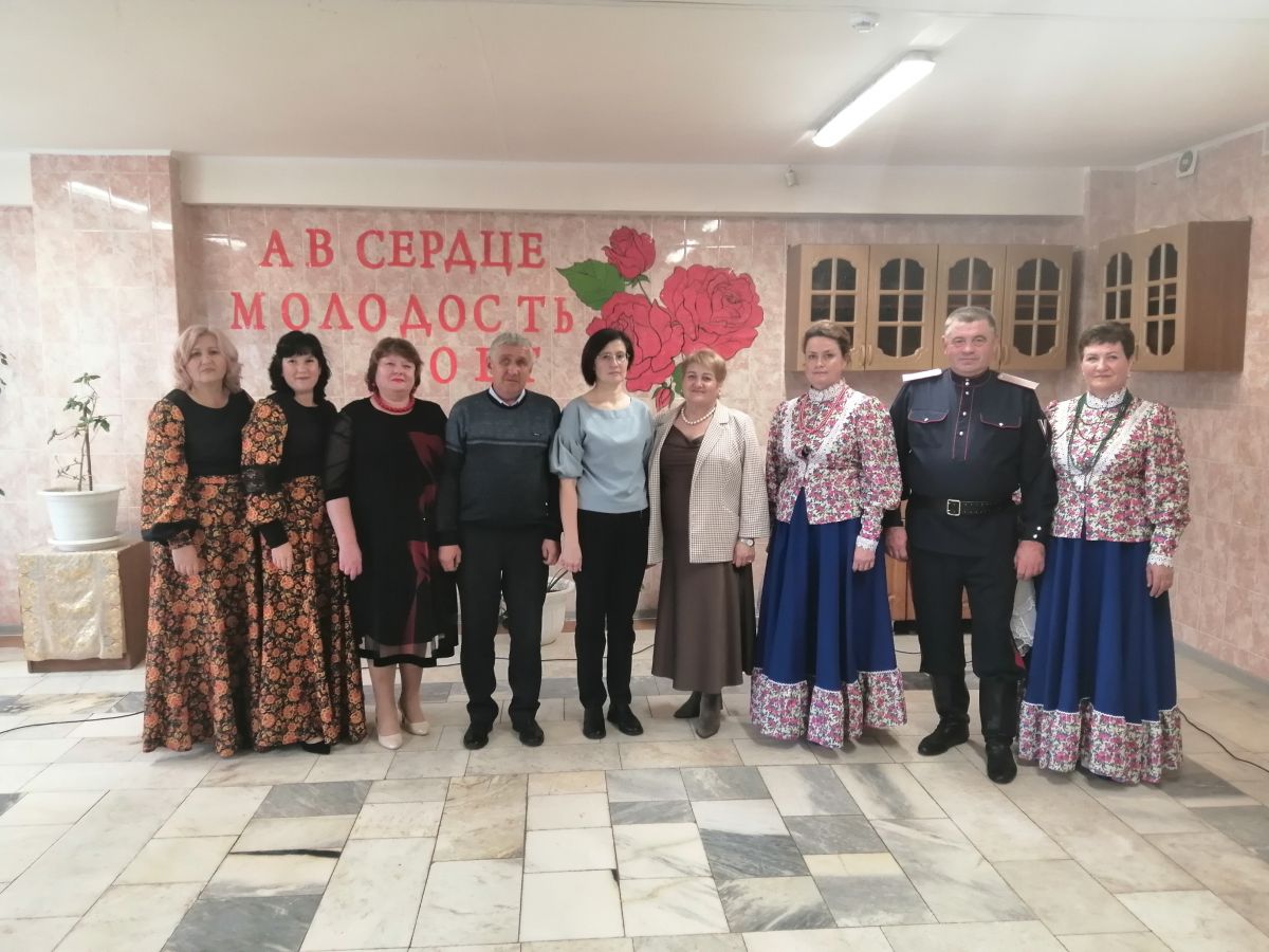 8 октября - Осень радует своей щедростью, зрелые годы – богатством души!