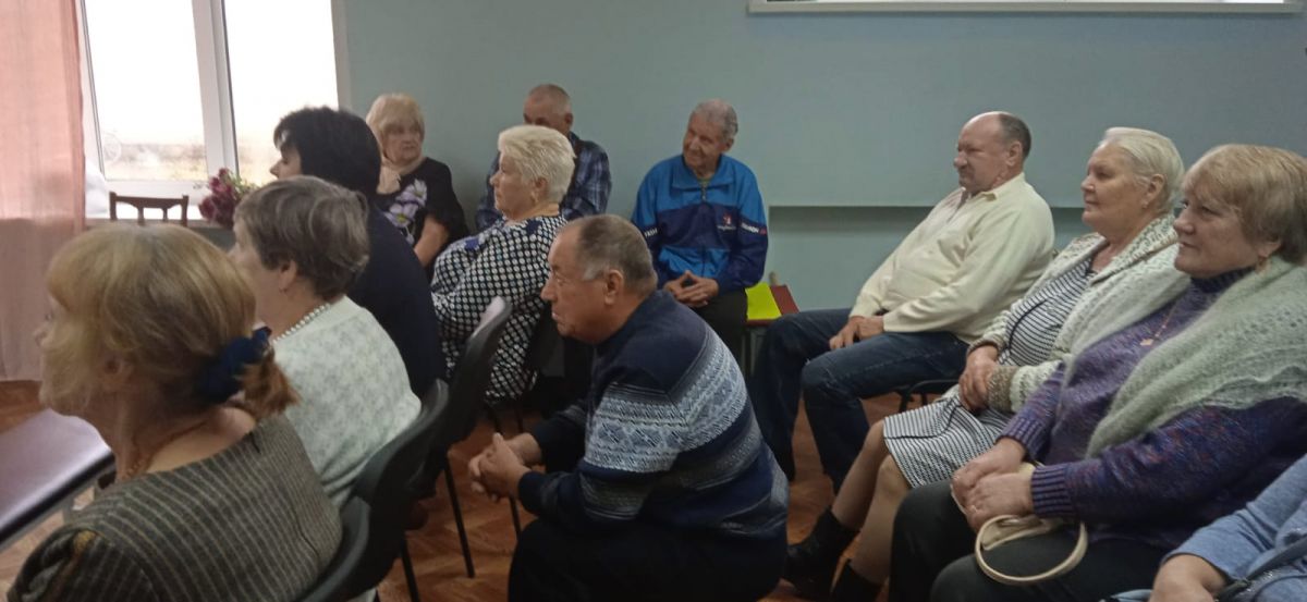 "Давайте будем возраст уважать": День пожилых людей "Давайте будем возраст уважать": День пожилых людей