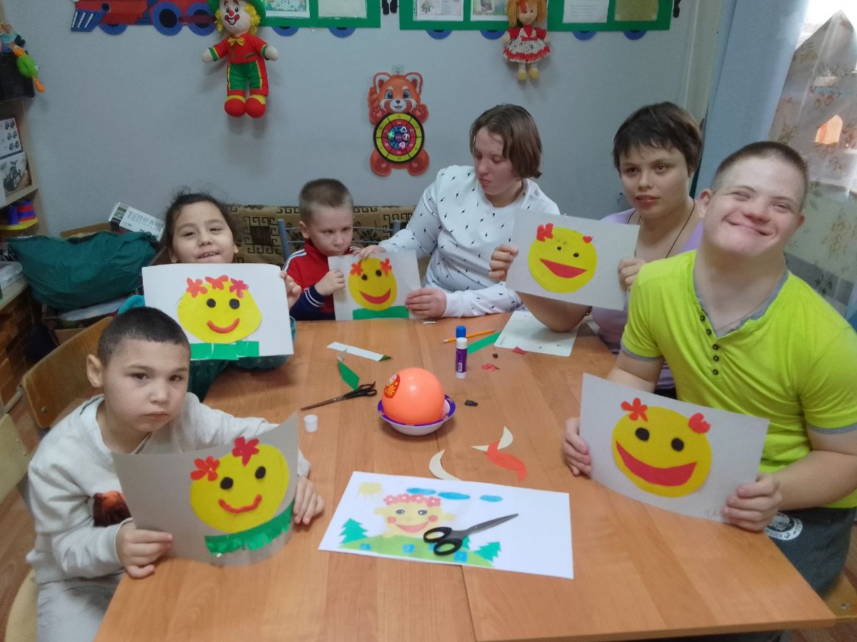 Аппликация "Колобок" Аппликация "Колобок"