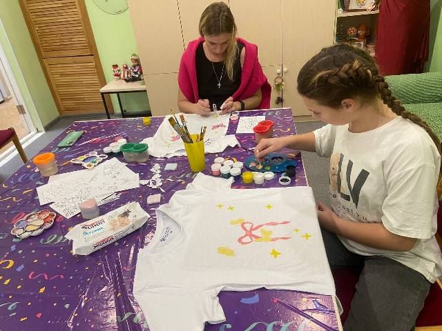 Мастер-класс по росписи футболок «Наш семейный принт» Мастер-класс по росписи футболок «Наш семейный принт»