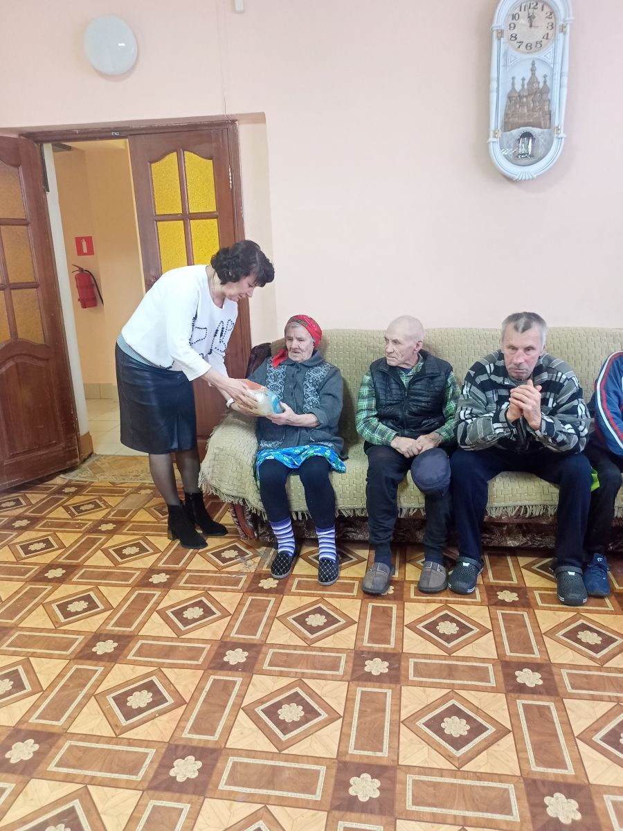 Вручение сладких подарков