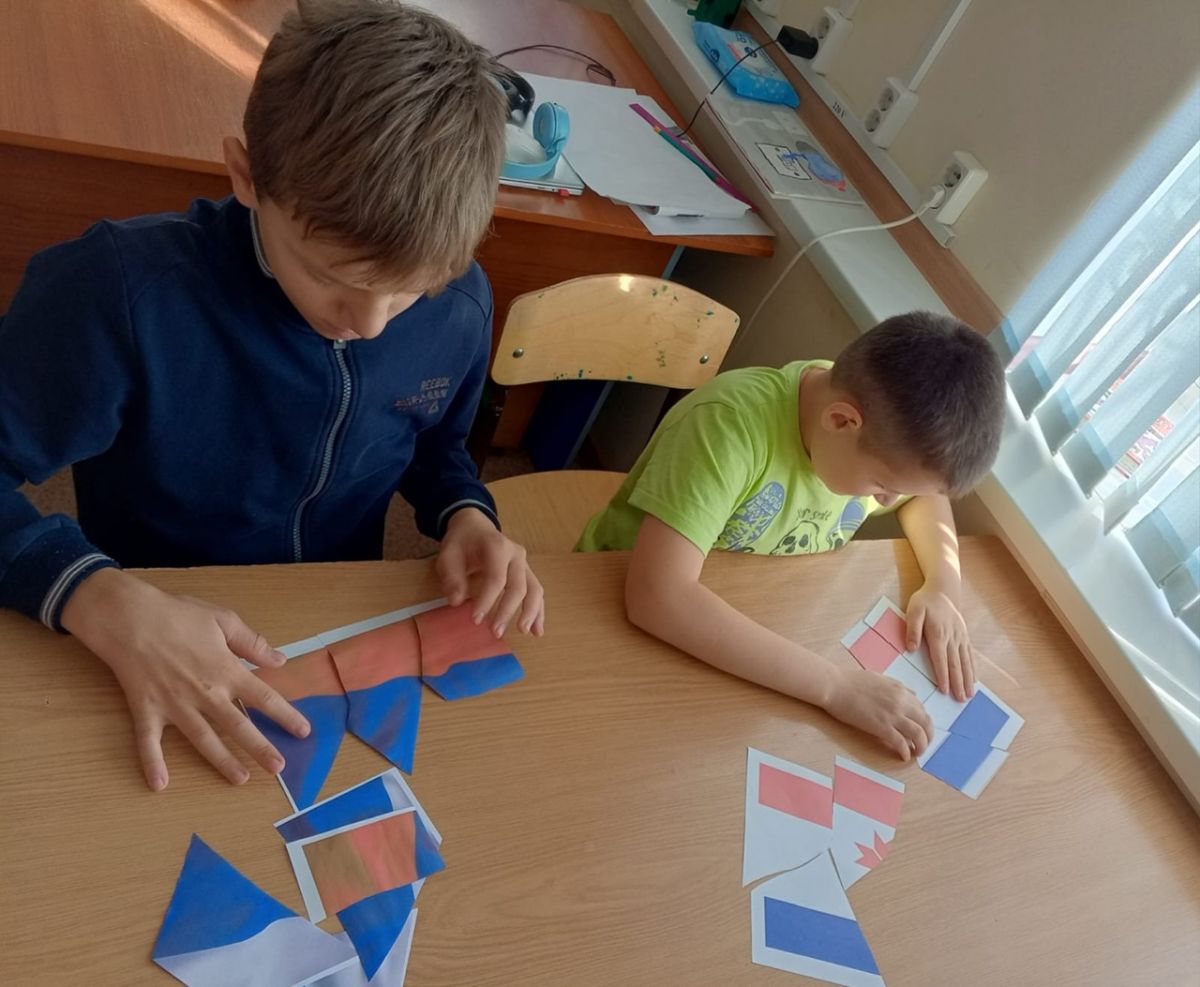 Патриотический час "Все мы разные, а Родина одна"