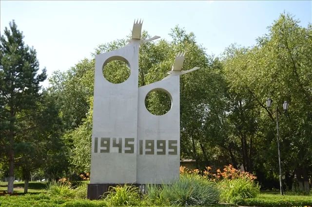 И превратились в белых журавлей