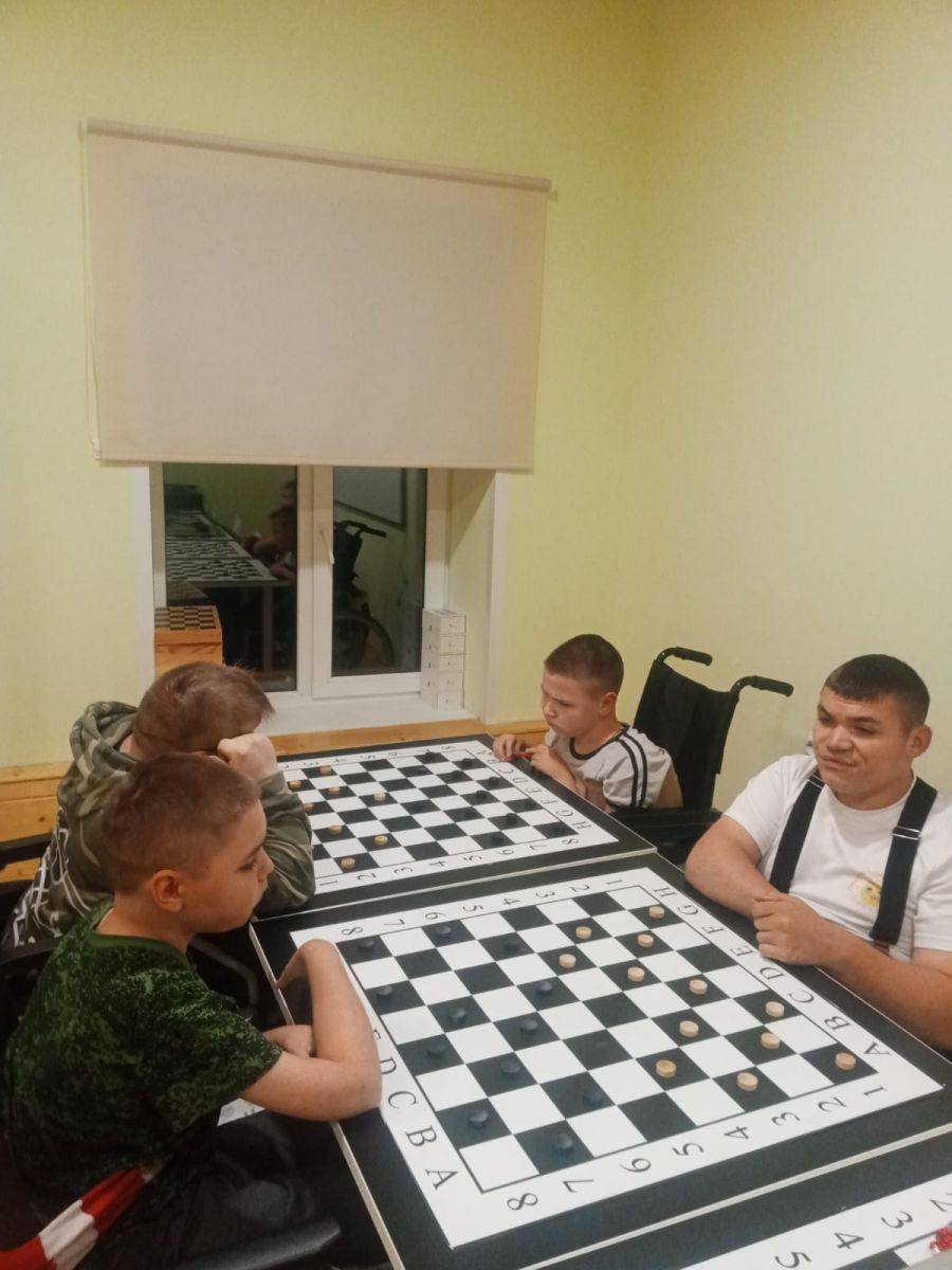 27 октября воспитанники Темниковского детского дома-интерната постели спортивный зал, где смогли заняться спортом и умственной активностью, что является важным фактором для поддержания здорового образа жизни