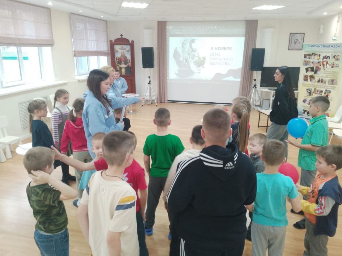 Гражданско-патриотический центр молодёжи вновь  в гостях у приюта "Надежда"