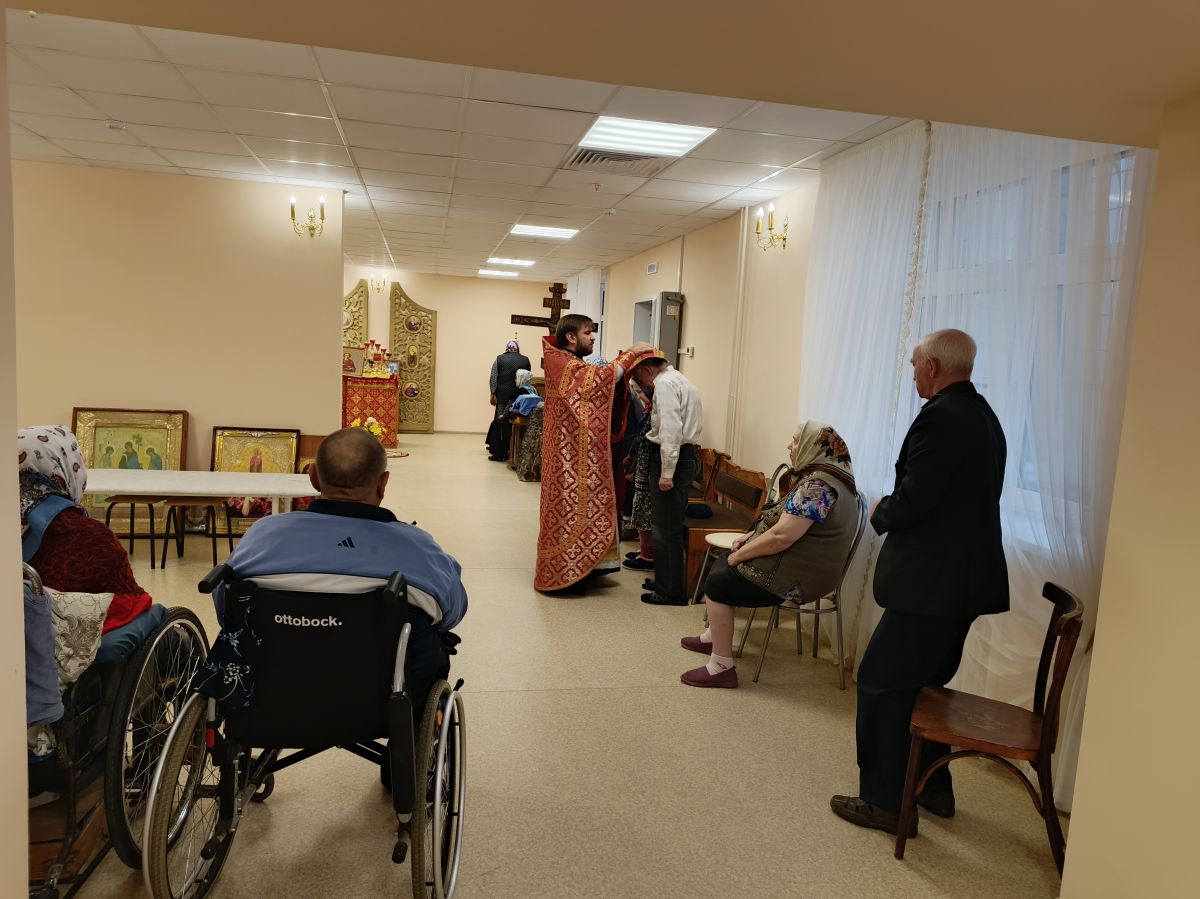 Иерей Владимир Курбетов провёл Службу