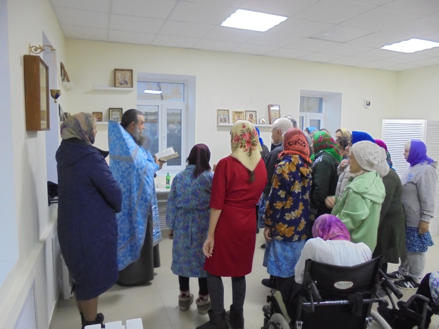 В ГБСУ СОН РМ «Дом-интернат «Березники» прошла встреча получателей социальных услуг с настоятелем Покровской церкви села Пермиси Большеберезниковского района отцом Виктором