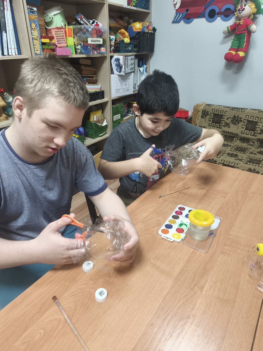 Поделка осьминог из бутылки