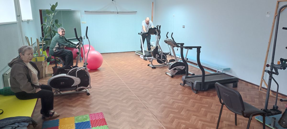 В отделении дневного пребывания проходят занятия по адаптивной физической культуре для пожилых