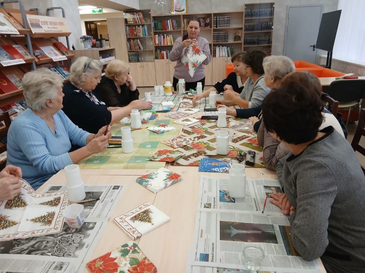 Декорирование вазочек в технике декупаж